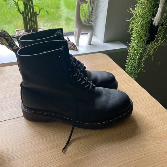 Women’s Size 10 / 42 EU Doc Martens Black - Picture 2 of 5